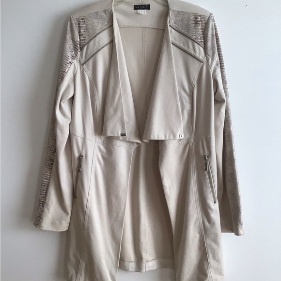 VENUS Women's Cream Duster with Snake Print Details - Picture 13 of 13